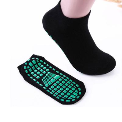 China Breathable Custom Non Slip Grip Indoor Kids Adult Anti Slip Trampoline Socks For Kids for sale