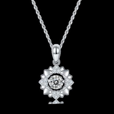 China Romantic Sparkling Micro Sunflower 925 Sterling Silver Heart Insert 0.5ct Moissanite Heart Necklace for sale