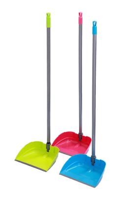 China Deluxe Long Handle Upright Dustpan For lobby , plastic dustpan for sale