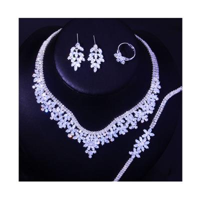 China Custom 5 Pcs Zircon Romantic Exquisite Flower Shaped Chain Necklace Bridal Jewelry Set Charming Jewelry Set Elegant Wedding Necklace 2021 for sale