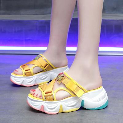 China Fashion Trend Clog On Rainbow Bottom Shoes Freeze Women's Sandals Women Outside Shoes Summer Beach Slippers for sale