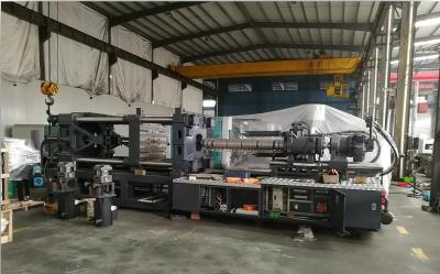 China Jeringuilla disponible horizontal que hace la máquina 240 Ton Plastic Injection Molding en venta