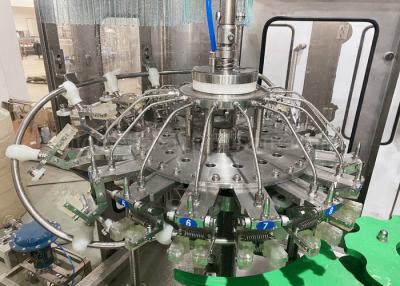 China Máquina de engarrafamento da cerveja de Monoblock 5.03KW para a bebida carbonatada à venda