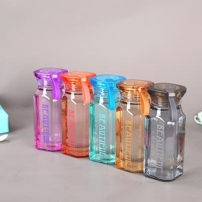 China Feiyou 2021 New Design Viable Wholesale Glass Bottles Square Diamond Glass Water Bottle Gift Cup With Lid for sale