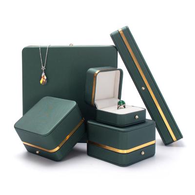 China Black Custom Logo Fashionable Necklace Green Microfiber Velvet Jewelry Packaging Box for sale