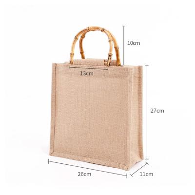 China Popular Bamboo Handle Fashion Custom Design Wholesale Beach Eco-Friendly Canvas Tote Bags Burlap Jute Bamboo Handle Shopping Bag High Quality for sale