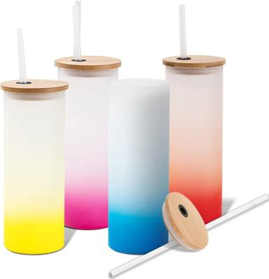 中国 Stocked 17oz Sublimation Mug Gradient Color Frosted Glass Water Bottle Tumbler With Bamboo Lid And Plastic Straw 販売のため