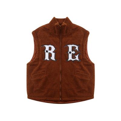 China Letter Embroidery Windproof Sherpa Invest Casual Sleeveless Quilted Loose Thick Men's Winter Jacket Streetwear Vests for sale