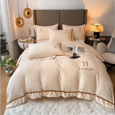 China Nondisposable Thickened 4pcs First Class Comforter Boys Girls Bed Sheet Milk Velvet Fabric Bedding Set for sale