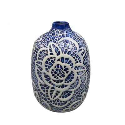 China Minimalist popular ceramic blue and white flower vase for sale