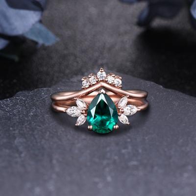 China Vintage 14k Solid Gold 1.35Ct Pear / Drop Cut Lab Created Unique Emerald Engagement Ring Set Luxury Vintage Wedding Ring Set for sale