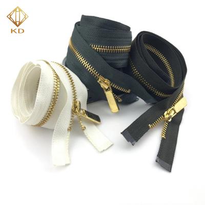 China Factory Wholesale #5 Open End Gold Band Zipper Bright Metal Clothing Auto Lock Zipper Pulls Wide Metal Zippers for sale