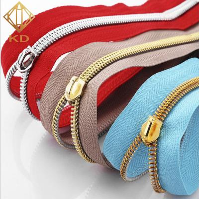 China Good Quality Match Viable Fashionable Cheap Colors Open End Puller Standard Size 3 Nylon Zipper For Bags for sale