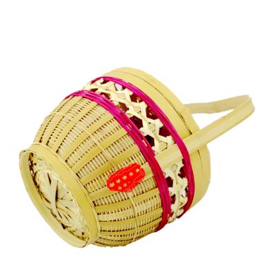 China Sustainable Bamboo Basket Basket Storage Gift Tea Coffee Basket With Lid And Handle for sale