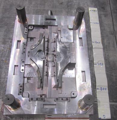 China Custom NISSAN PPTD 20 Plastic Hot Runner Injection Mould LKM moldbase YuDo for sale