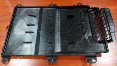 China High Tolerance Cold Runner Auto Parts Mould Of Duct Up Automotive Plastic Parts for sale