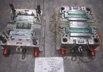 China Multi Cavity / Single Cavity ABS Precision Injection Mould Of Air Condition Roller for sale