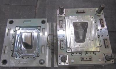 China Polishing Plastic Injection Single Cavity Mould For Tank Cover DEF With Side Gate for sale