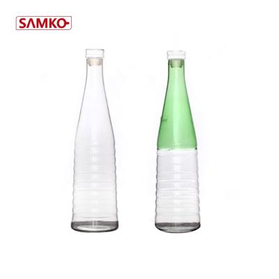 China No Headroom 850ml Tall Borosilicate Glass Water Beverage Bottle With Glass Cork for sale