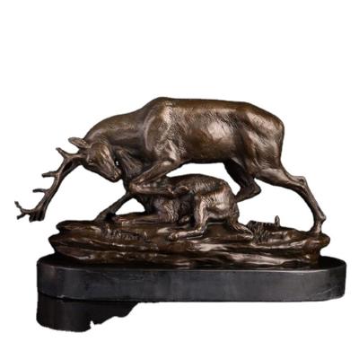 China DW-071 Europe Deer With Child Sculpture And Bronze Statue Vintage Copper Feng Shui Metal Artwork Figurines For Home Office Deco for sale