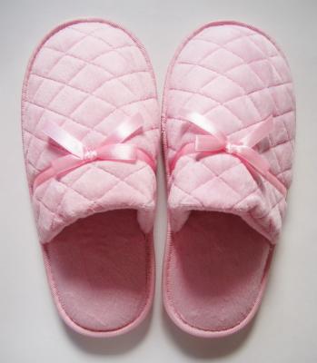 China Breathable Memory Foam Slipper , Plush Women Micro Quilted Lady Micro Fleece Slipper for sale