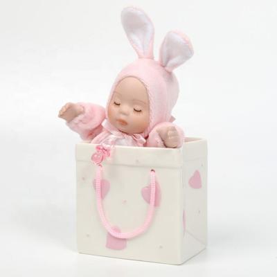 China Beautiful new 2018 shape style porcelain doll shopping bag shaking head doll music box birthdays gift Christmas present gifts for sale