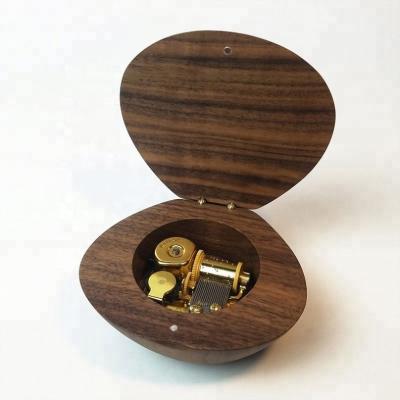 China Design/hand made walnut high quality music box beautiful and exquisite gifts can be used as home decoration for sale