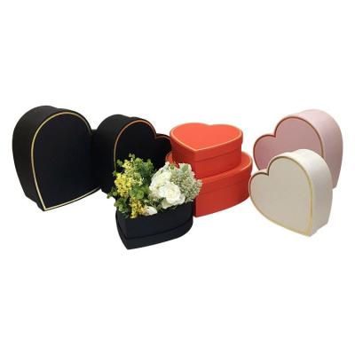 China Central Institute of Statistics Material Recyclable Gold Cloth Simple Heart-shaped Valentine's Day Middle Line To Send Girlfriend Surprise Flower Lipstick Box for sale