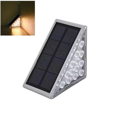 China Garden Inductive Solar Step Light 5W Outdoor Triangle Waterproof Fence Pathway Solar Wall Mini Light for sale