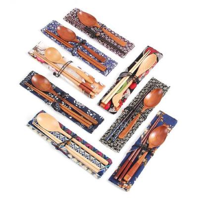 China Sustainable Eco Friendly Wholesale Reusable Japanese Wooden Picnic Cutlery Gift Set With Pouch for sale