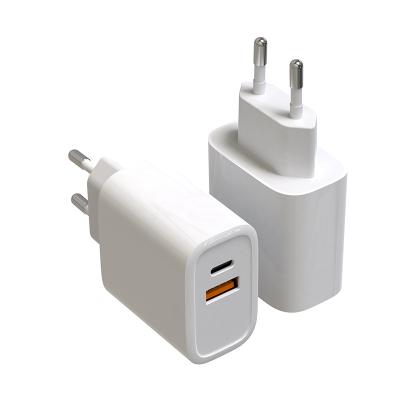 中国 Manufacture PD/QC3.0 factory OEM logo type c and usb port 30w fast wall charger 30w wall charger 販売のため