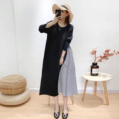 China Viable Custom 2023 Korean Style Casual Ladies Pleated Dress New Arrival Fashion Long Loose Women Pleated Dresses for sale