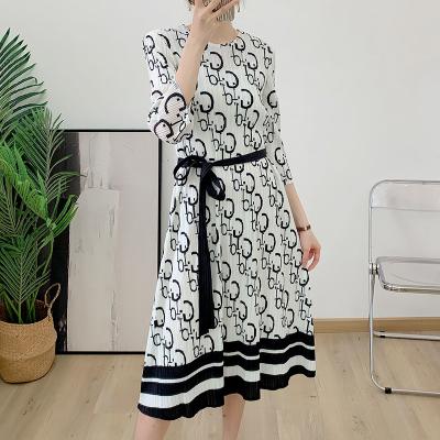 China Wave point dress female fashion air pleated foreign age reduction viable new 2023 spring little mother dress for sale