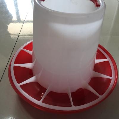 中国 high quality chicken drinkers poultry feeders and drinkers on sale 販売のため