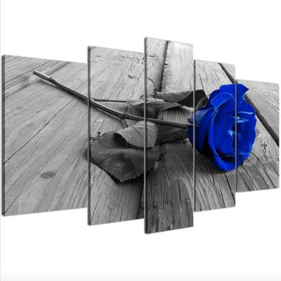 China 5 Panel Floral Painting Rose Canvas Large Wall Art Modern Gift Back White Deep Blue Flower Picture for sale