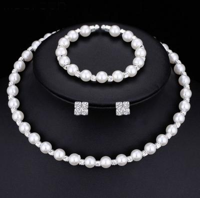 China Bridal Fashion Jewelry Set Rhinestone Bling Ornaments Luxury Earring Bridal Wedding Bracelet Pearl Necklace Set for sale