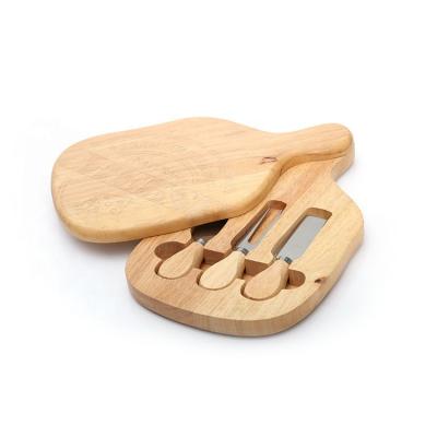 China Sustainable Eco Friendly Wholesale Short Handle Cheese Rubber Wooden Board With Hidden Stainless Knives for sale