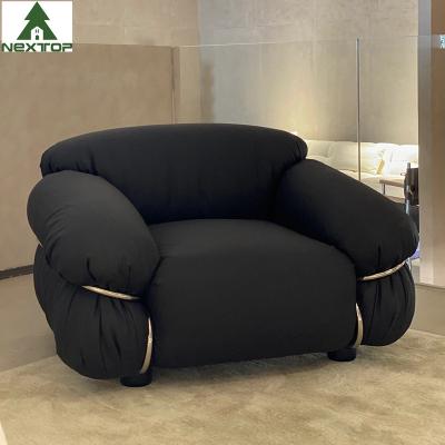 China OEM Hotel Bedroom Furniture Fabric Single Black Sofa Chair Puffy Exterior Villa Living Room en venta