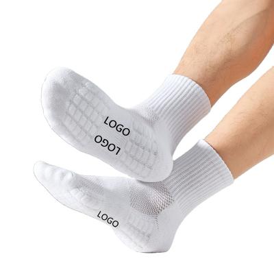 China Sustainable Crew Socks Sports Socks Men Basketball Socks Fashion Elite Cotton for Man Design Custom Logo White Black for sale