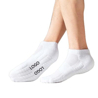 China Sustainable Socks Men Basketball Socks Fashion Elite Cotton for Man athletic cushioned pad mid crew sports socks for sale