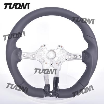 Cina Customized Bmw Carbon Fiber Steering Wheel with Flat Bottom and Real Leather in vendita