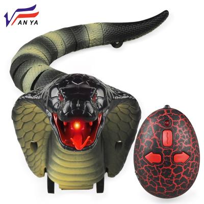 China Glowing eyes forward and backward Disgusting animal plastic snake cartoon simulation rc toy prank toy kids demo remote control auto turn right function for sale