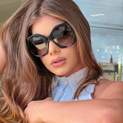 China 2022 hot high quality INS diamond glass fashion street shot oversized sunglasses women style trend sun glass the new for sale