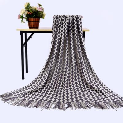 China Anti-pilling Plaid Blanket 100% Acrylic Crocheted Wholesale Throw Blanket for sale