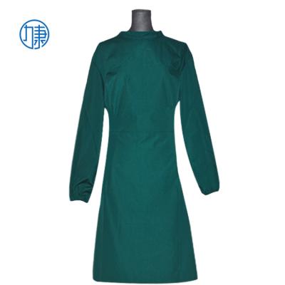 China SDLikang Medical Professional Wholesale Waterproof Anti-greasy Place Long Sleeve Washable Medical Surgical Gown for sale