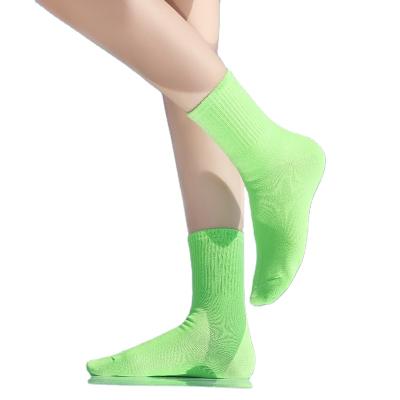 China Factory Hot Sale QUICK DRY Women Colored Socks Cotton Fashion Crew Women Comfortable Breathable Socks for sale