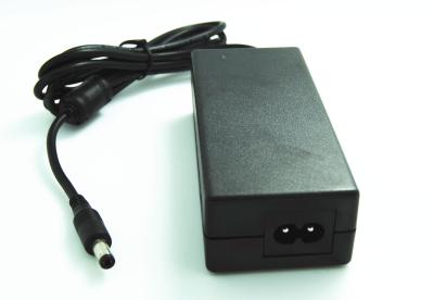 China CA de la mesa de los pernos de la PC C8 2 al adaptador del viaje del CV de la corriente continua Con el cordón del 1.5M DC en venta