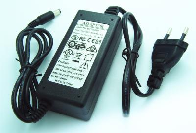 China La UE tapa 24W 12V 2A que el adaptador de escritorio de la fuente de corriente continua Con de dos hilos conecta en venta