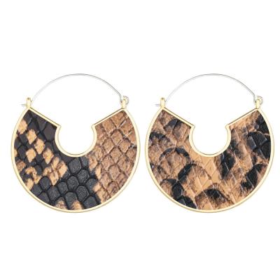 China Fashionable Geometric Snakeskin C-pattern Earrings Retro Pure Acrylic Acrylic Fashionable Classic Color Faux Leather Stud Earrings for sale