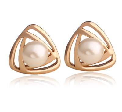 China FASHIONABLE simple temperament triangle pearl earrings ladies shape jewelry personality geometric earrings for sale